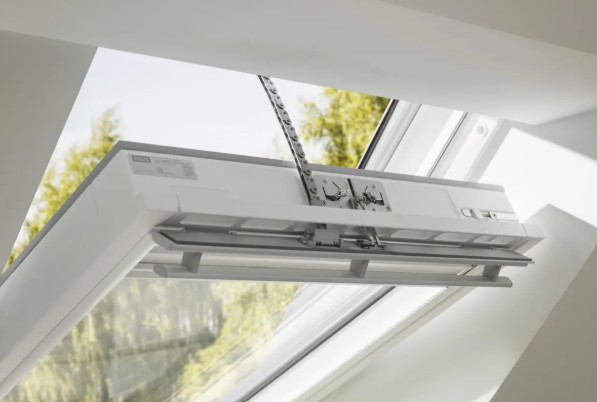 Okno dachowe VELUX GLU 006421 - elektrycznie otwierane z PVC - łańcuch